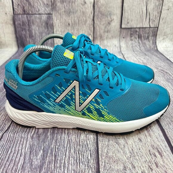 New Balance FuelCore Urge v2 Kids Youth‎ Size 5.5 Blue Running Sneakers Shoes - Picture 1 of 11